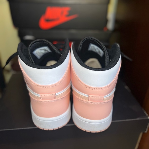Air Jordan 1 Artic Orange Black Toe - Picture 1 of 6